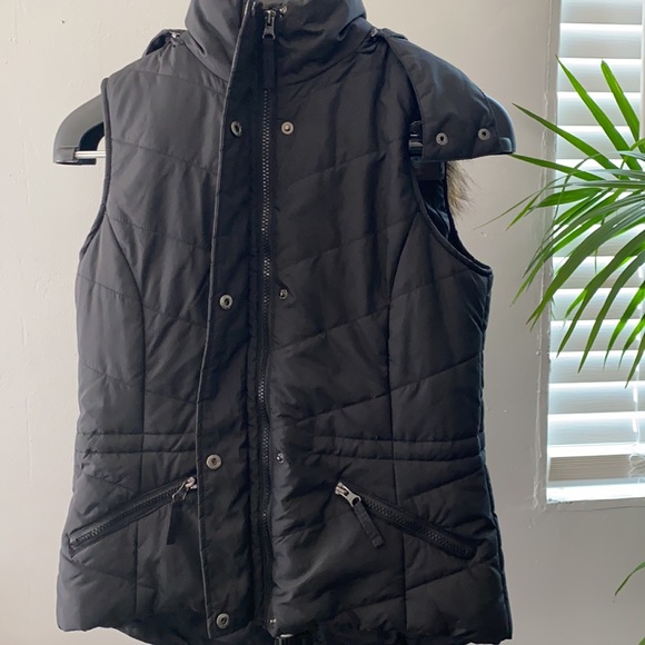 American Rag Women's Fur-Trim Removable Hood Insulated Puffer Vest - Picture 6 of 15